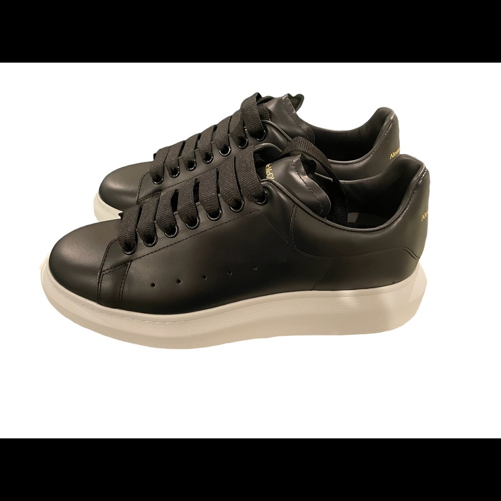 Alexander McQueen Oversized Black White Size 43/10 - Authentic Guaranteed